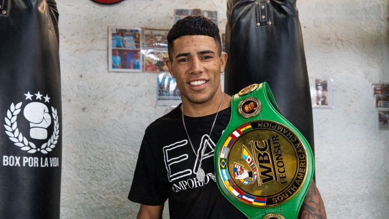 Se probó en Nacional, cambió fútbol por boxeo, lo incorporó River Boxing Team, sueña con ser campeón mundial y el sábado defiende su título continental: la historia de Javier Cardozo