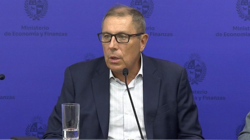 Oddone anunció medidas por baja del dólar; "estamos preocupados", sostuvo el ministro