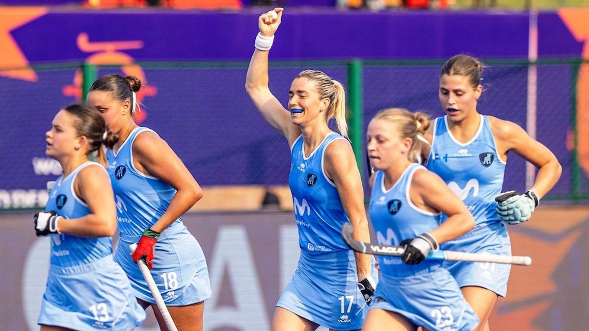 Gran triunfo de Las Cimarronas que pelearán por el quinto puesto del repechaje mundial de hockey sobre césped: golearon a un equipo europeo
