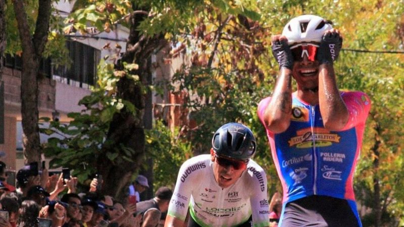 Duelo Familiar Victorioso en Tacuarembó: Mateo Mascarañas Conquista la Sexta Etapa de la Vuelta Ciclista, Richard Cuarto.